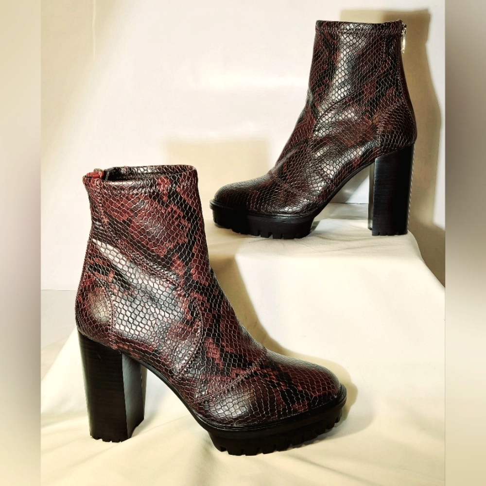 Vince Camuto Woman's Platform Ankle boots - size 8 1/2